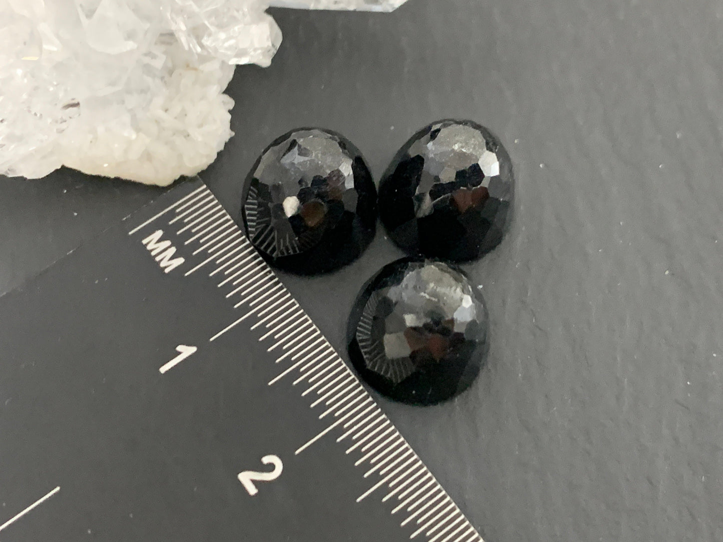 Faceted Hypersthenes bullet dome round 10mm cabochon - Calibrated cabochons