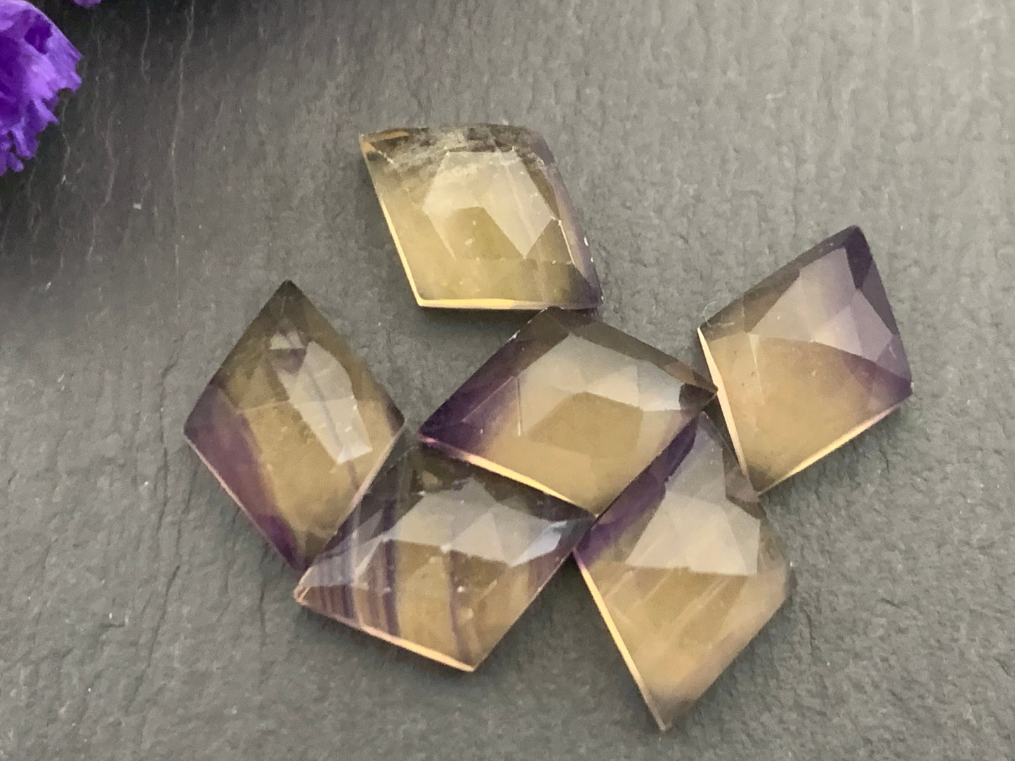 Faceted Fluorite rhombus 10x14mm cabochon - Calibrated cabochons