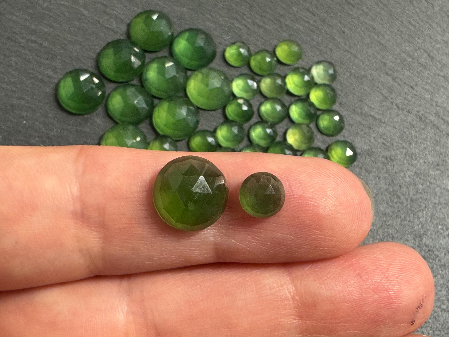 Faceted Serpentine round 6, 10mm cabochon