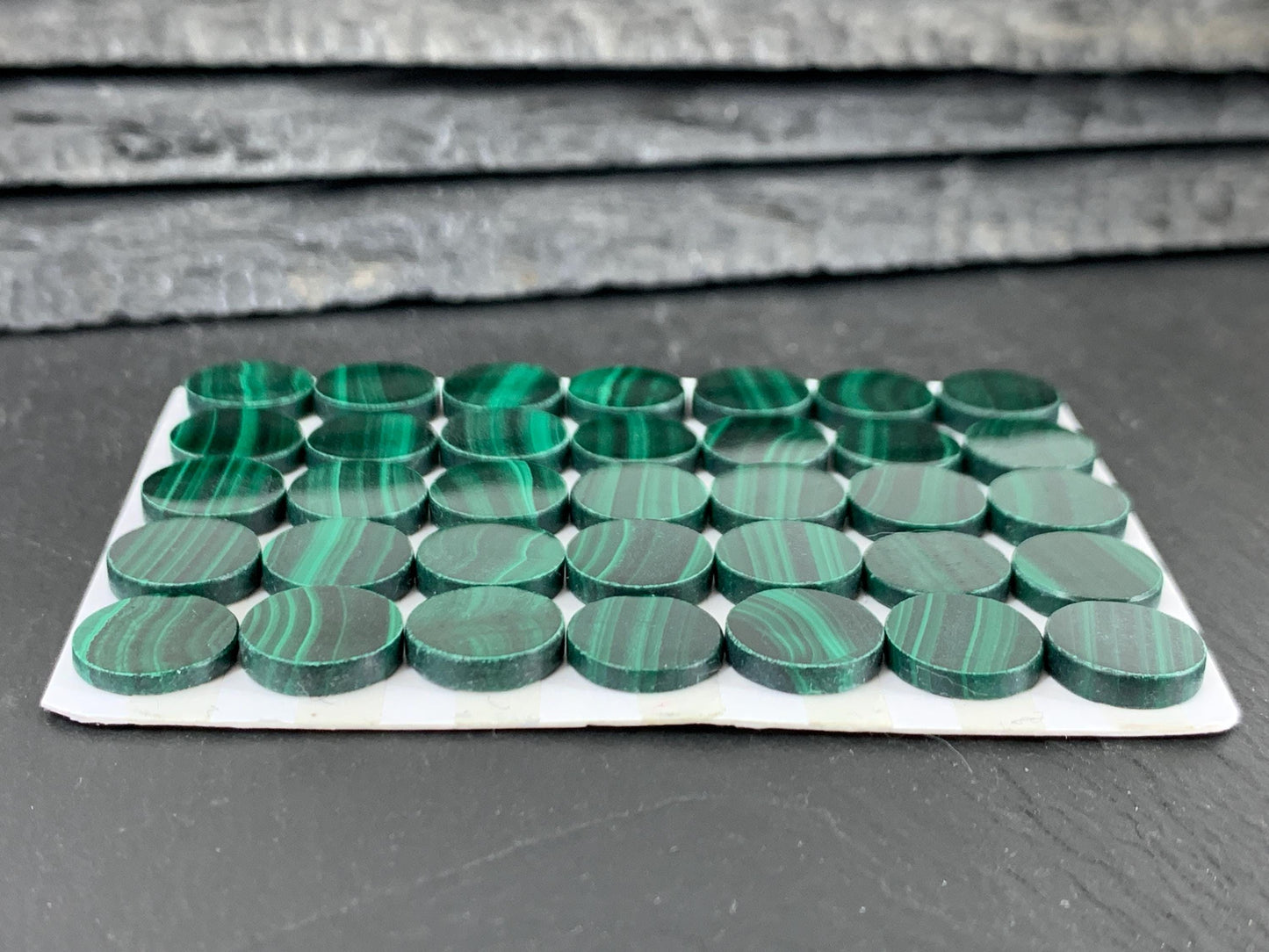 Flat Malachite round 10mm cabochon - Calibrated Cabochons