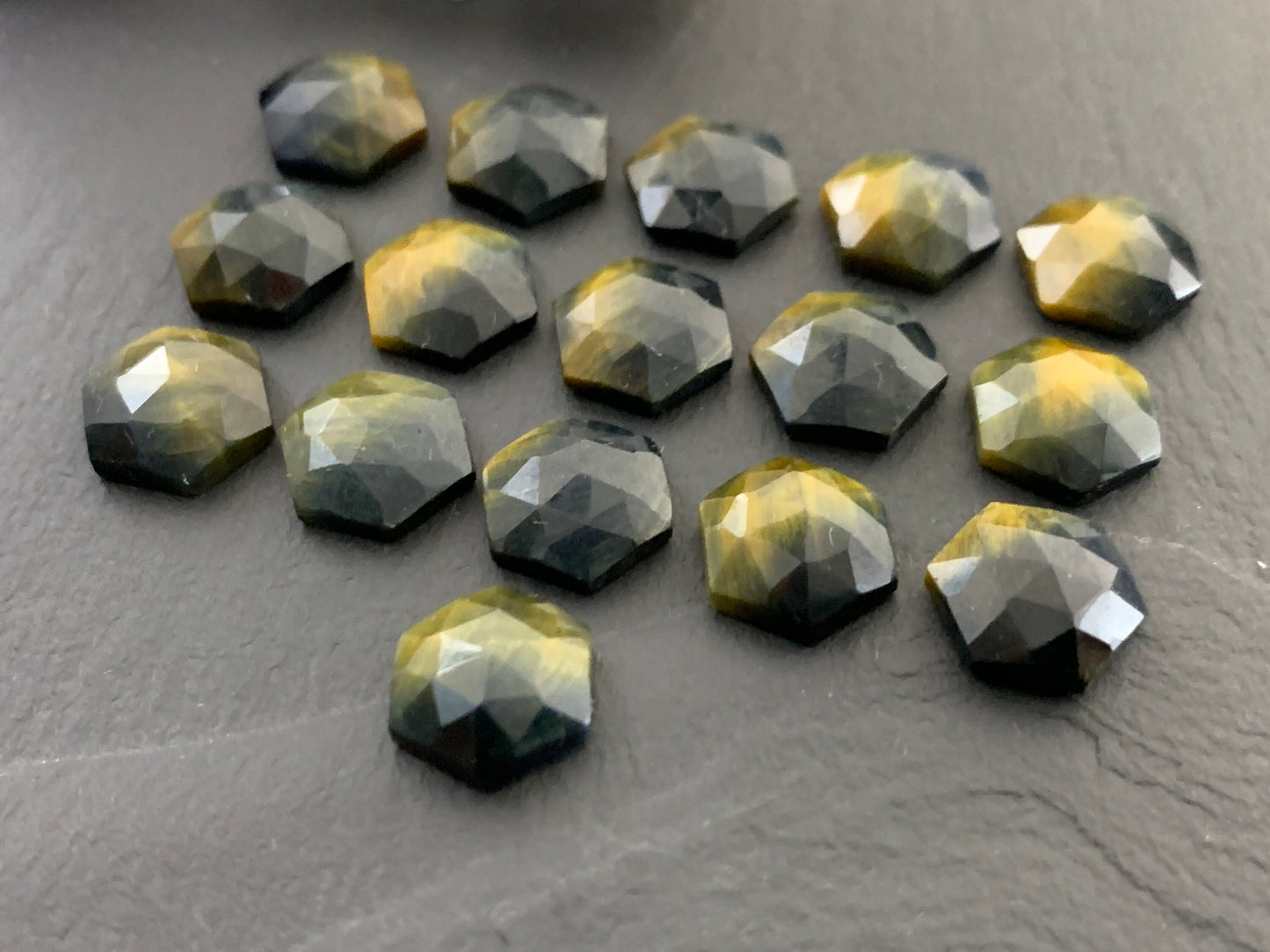 Faceted Tiger Eye hexagon 10mm cabochon - Calibrated cabochons