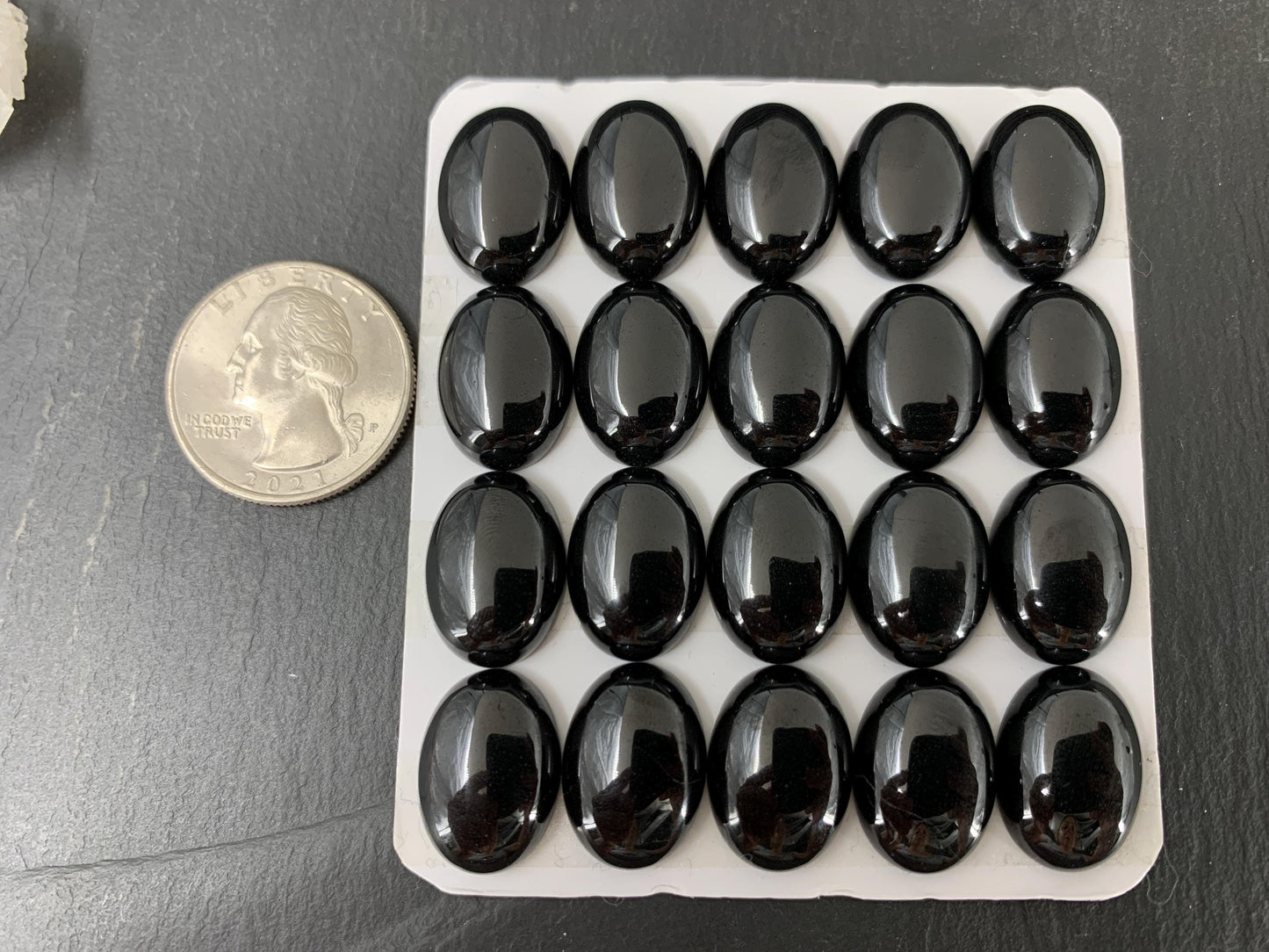 Black Spinel oval 13x18mm cabochon - Calibrated cabochons