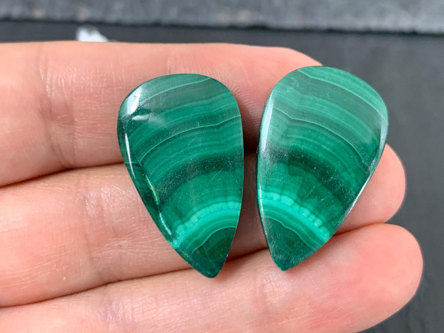Malachite pear 17x28x4mm cabochon pair