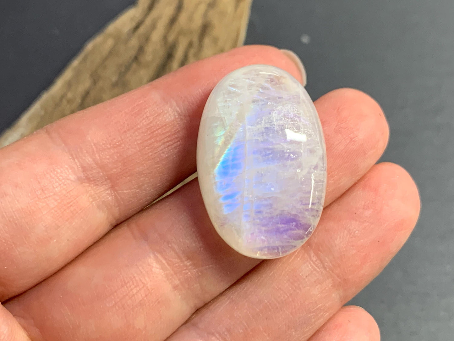 Rainbow Moonstone cabochon 29x20x9mm
