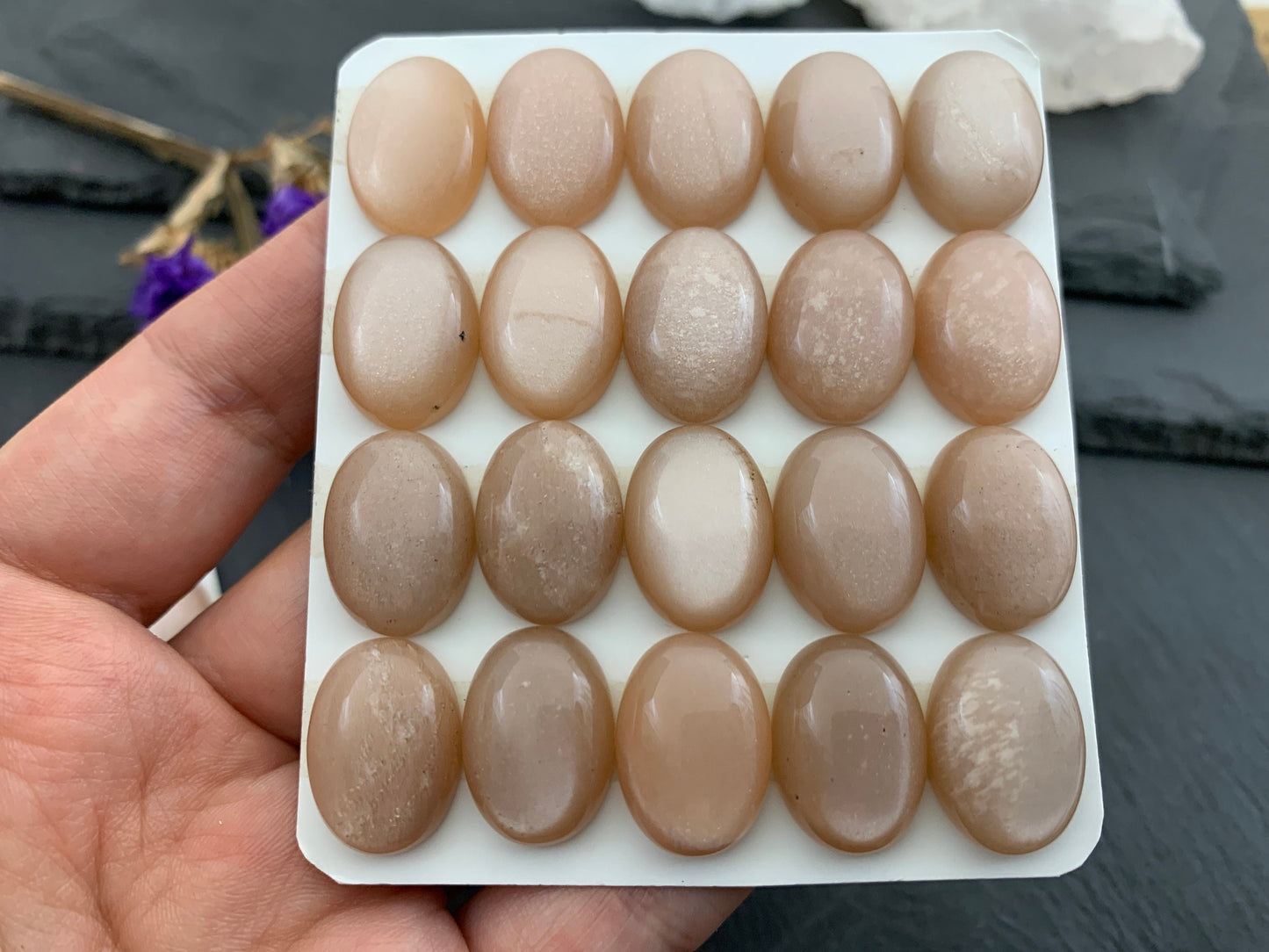 Peach Moonstone oval 13x18mm cabochon - Calibrated cabochons