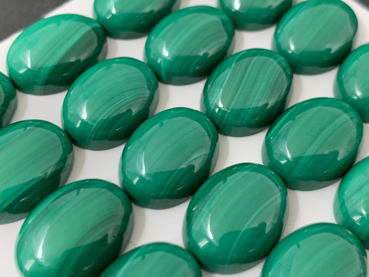 Malachite oval 12x16mm cabochon - Calibrated cabochons