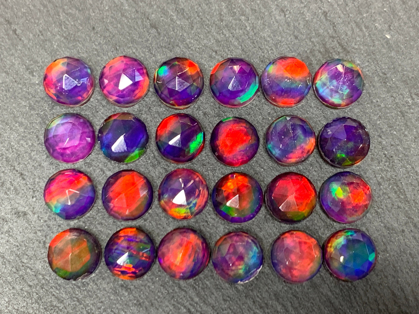 Aurora Opal round 8mm cabochon - Doublet cabochons