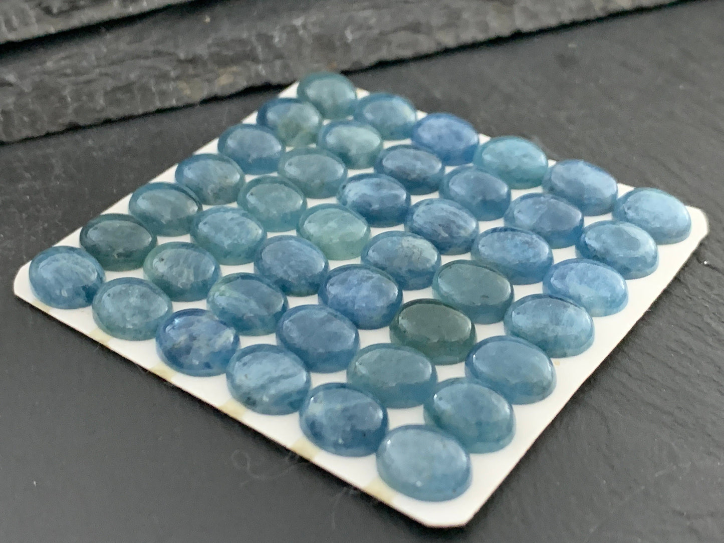 Aquamarine oval 8x10mm cabochon - - Calibrated cabochons