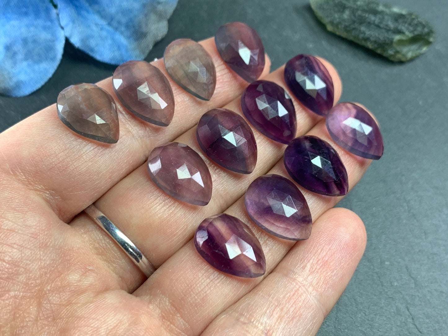Faceted Fluorite pear 10x14mm Cabochon - Calibrated cabochons