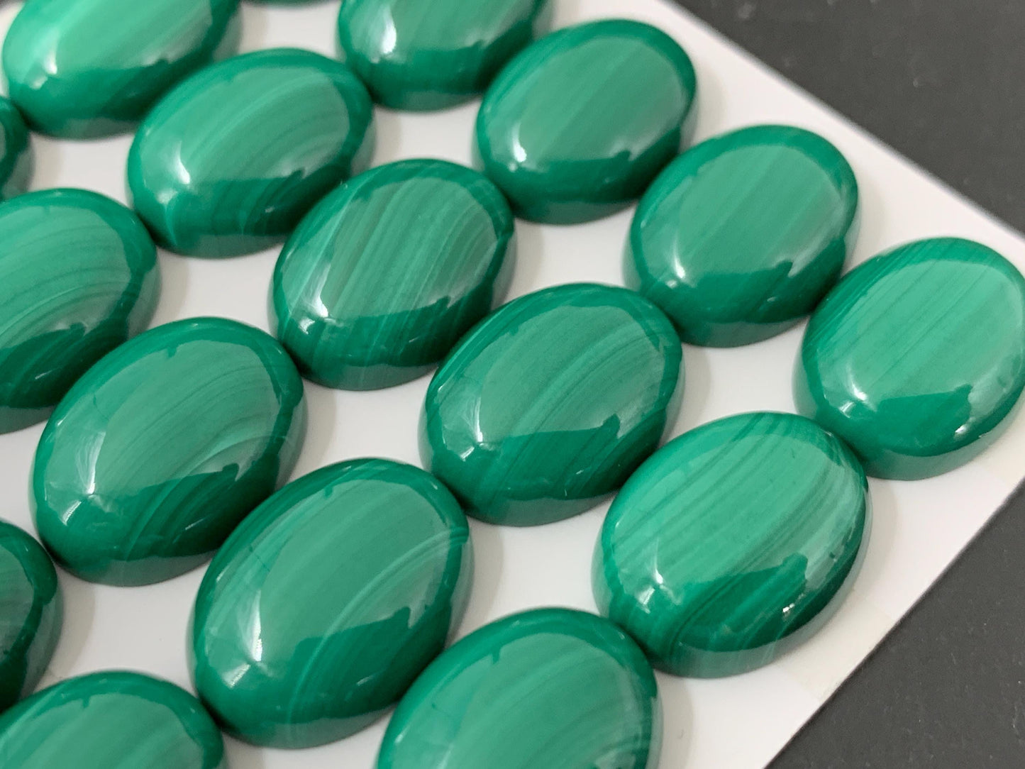 Malachite oval 12x16mm cabochon - Calibrated cabochons