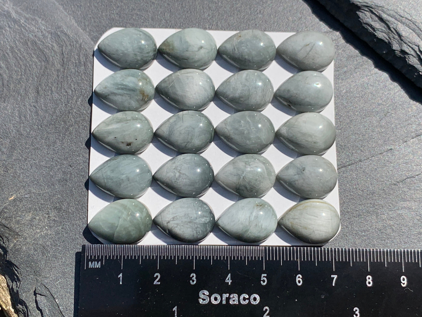 Eagle Eye pear 13x18mm cabochon - Calibrated cabochons