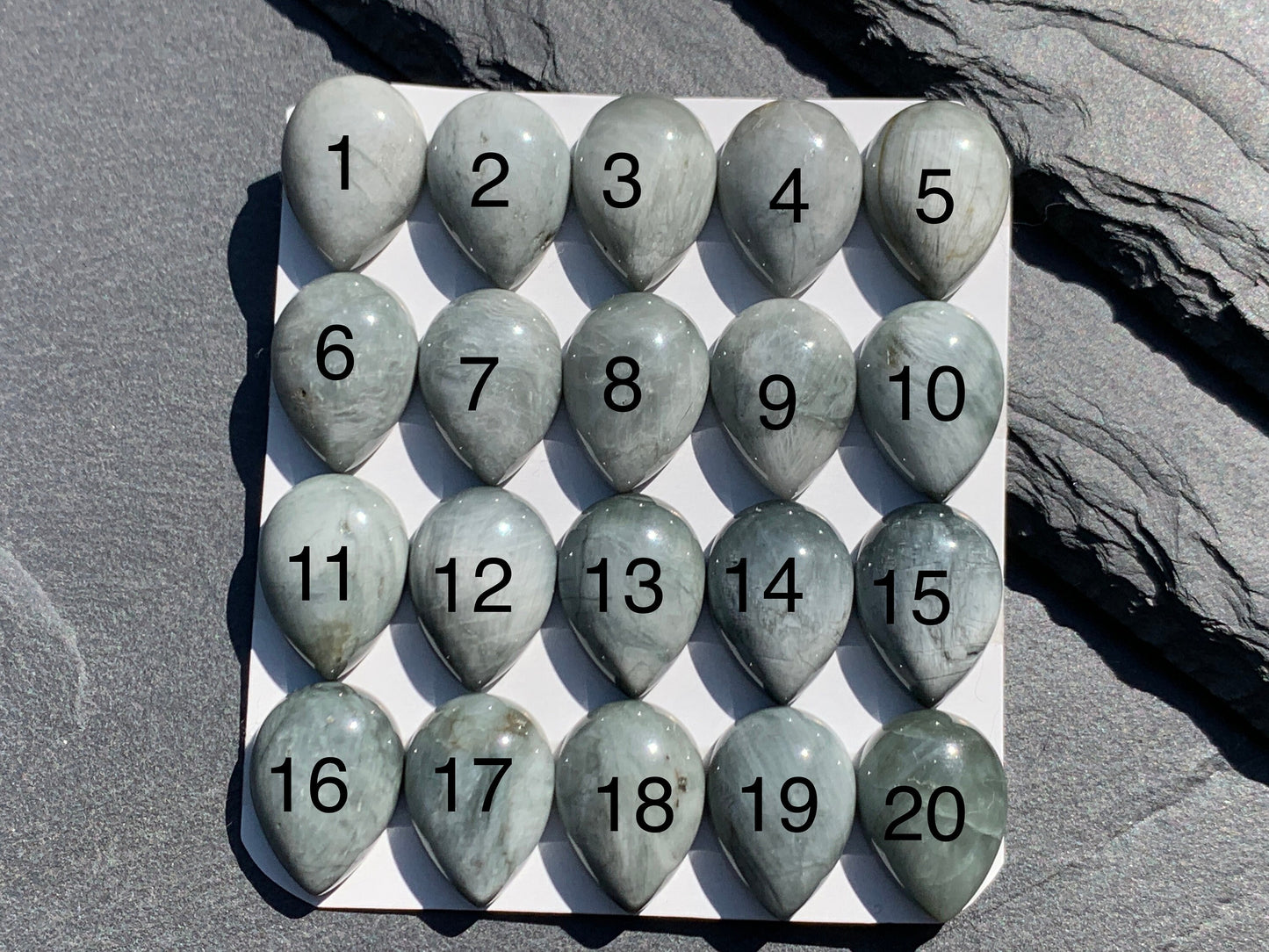 Eagle Eye pear 13x18mm cabochon - Calibrated cabochons