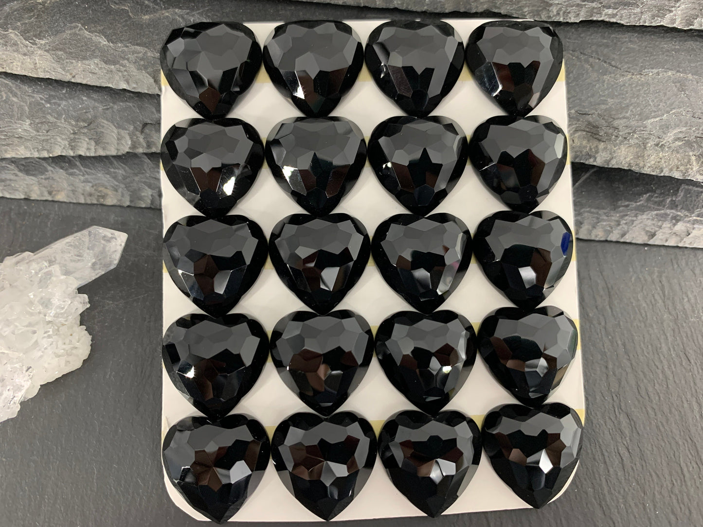 Faceted black Agate heart 20x20mm cabochon - Calibrated cabochons
