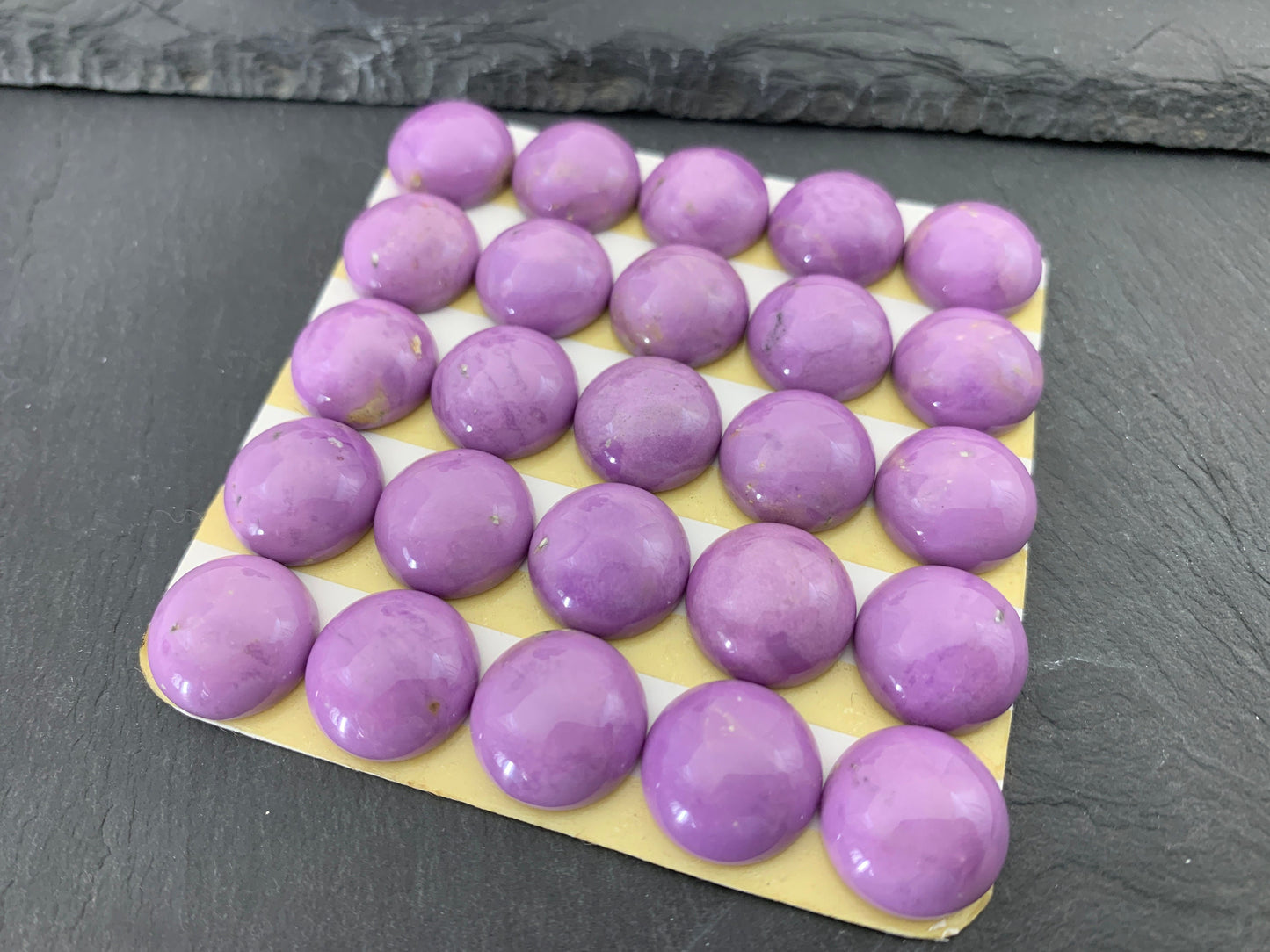 Phosphosiderite round 15mm cabochon - Calibrated cabochons