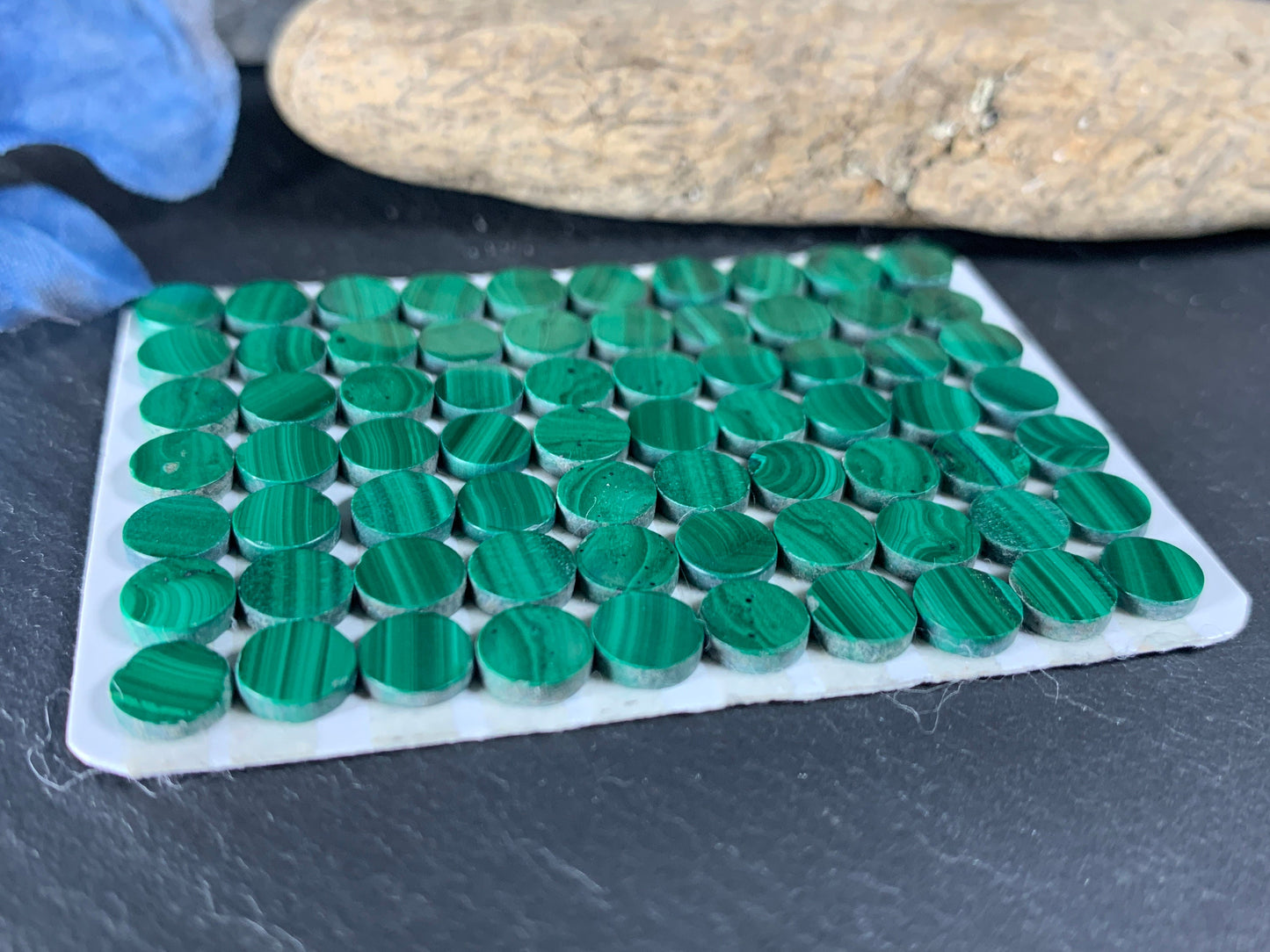 Flat Malachite round 6mm cabochon - Calibrated cabochons