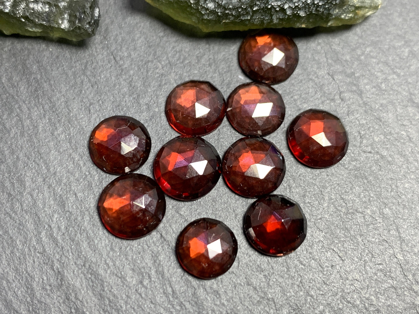 Faceted Mozambique Garnet round 6.5 - 7mm Cabochon