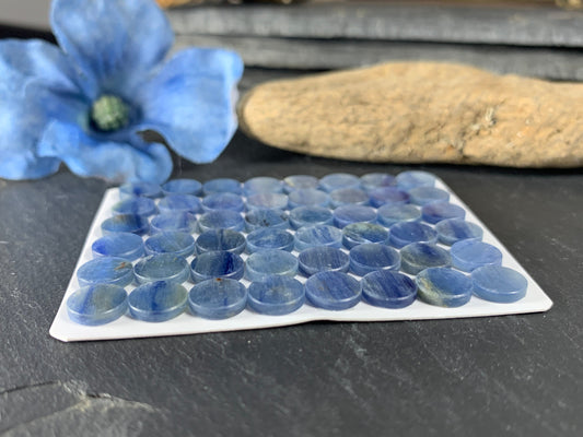Flat Blue Kyanite round 8mm cabochon - Calibrated cabochons