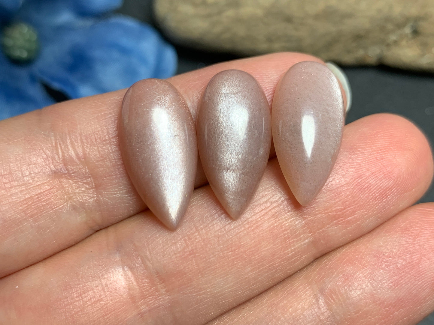 Goldsand Moonstone pear 10x20mm cabochon - Calibrated cabochons