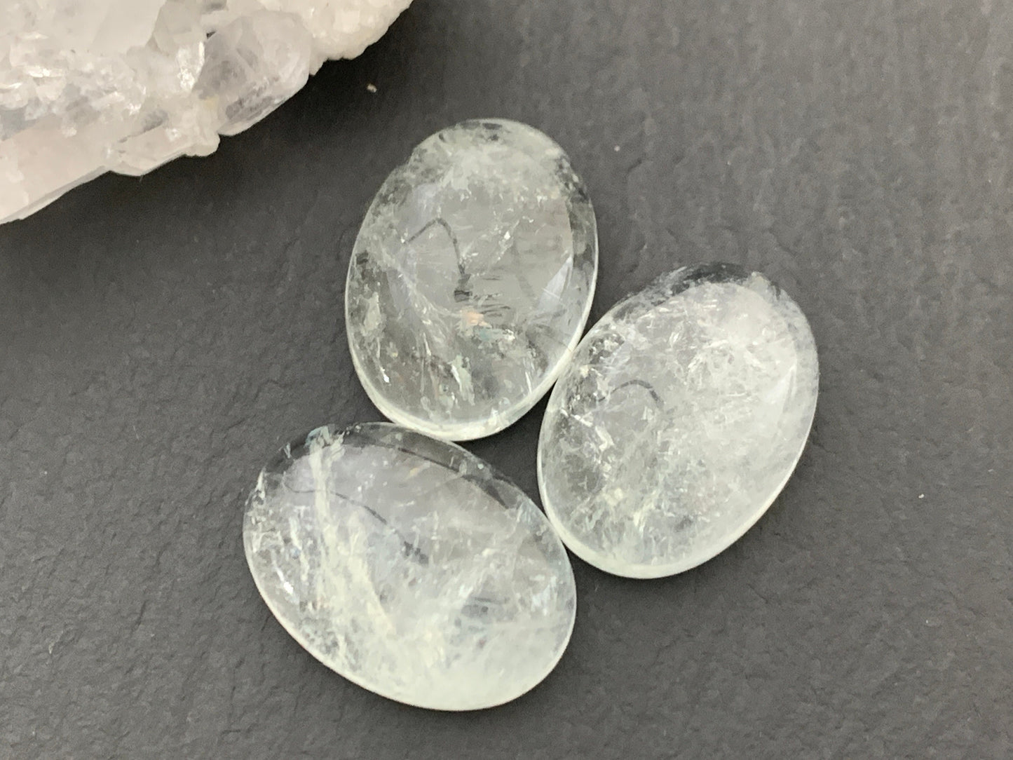 Green Amethyst oval 13x18mm cabochon - Calibrated cabochons