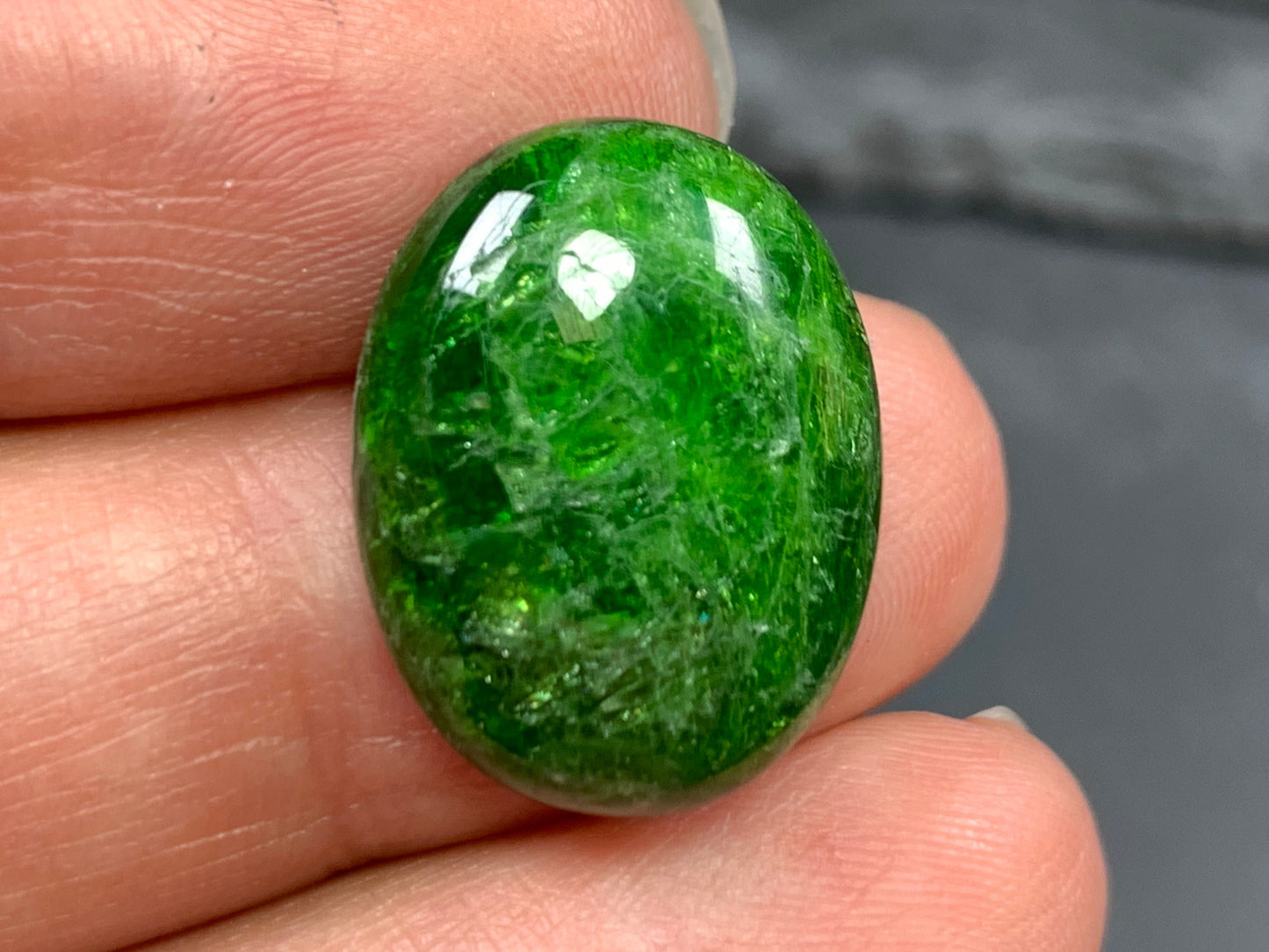 Chrome Diopside oval 15x20mm cabochon - Calibrated cabochons
