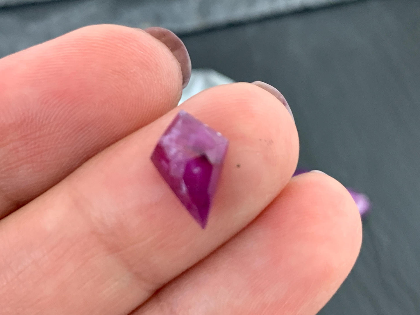 Faceted Sapphire kite 8x12mm cabochon - Second quality cabochon