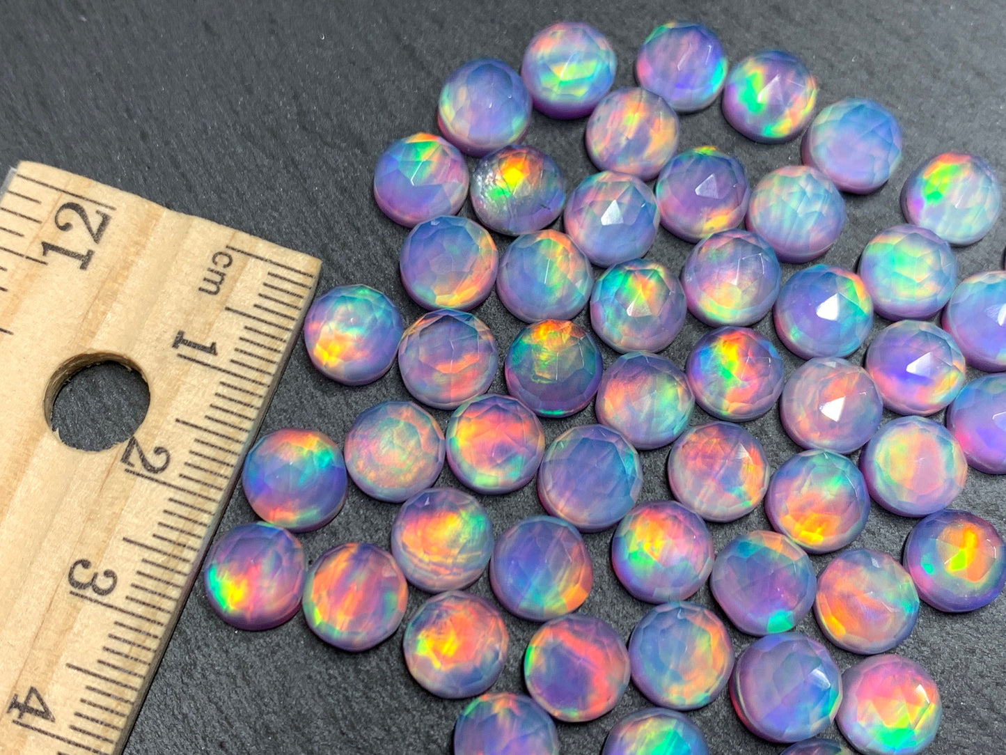Faceted Aurora Opal round 8mm cabochon - Doublet cabochon