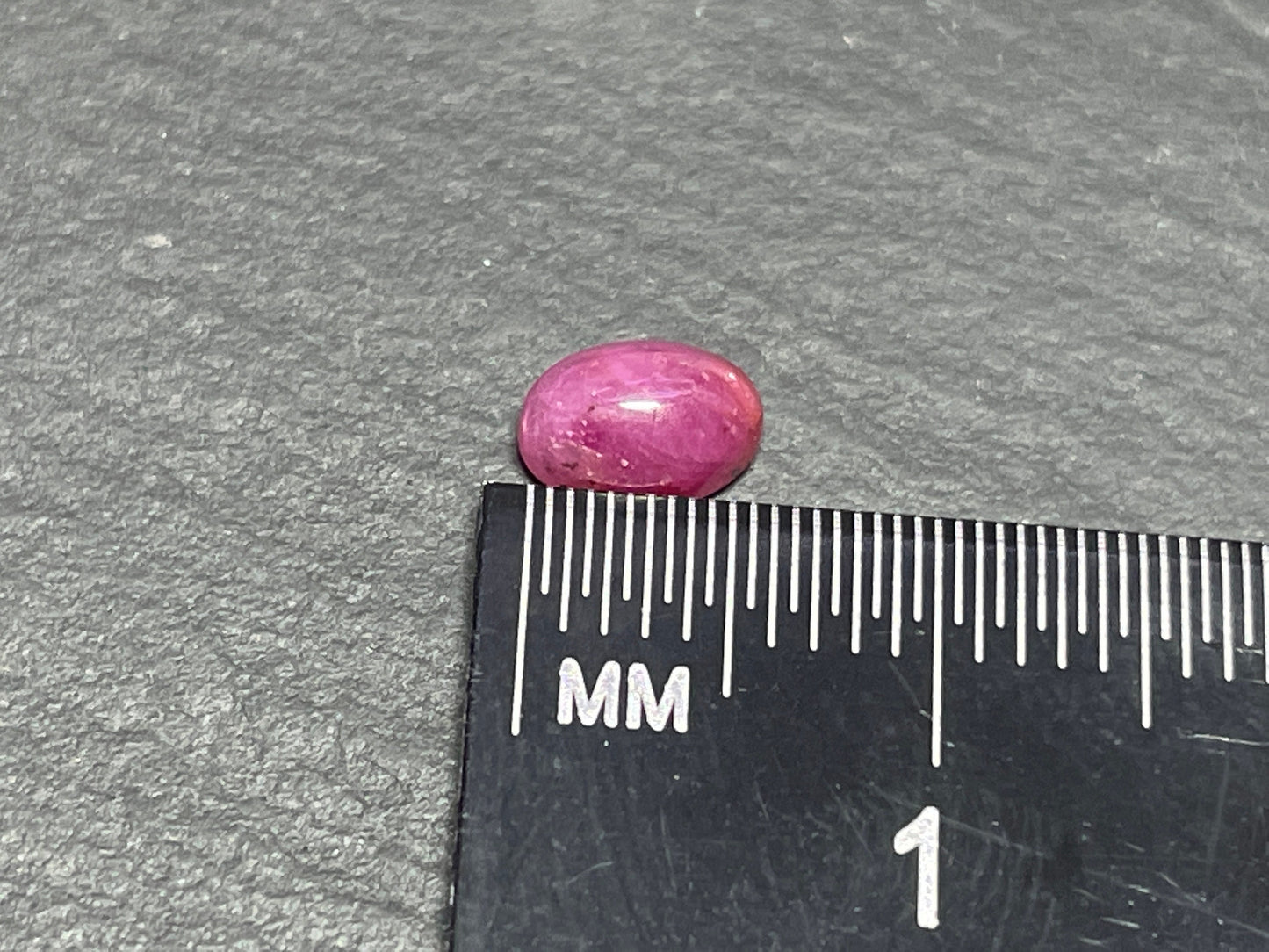 Ruby oval 4x6mm cabochon