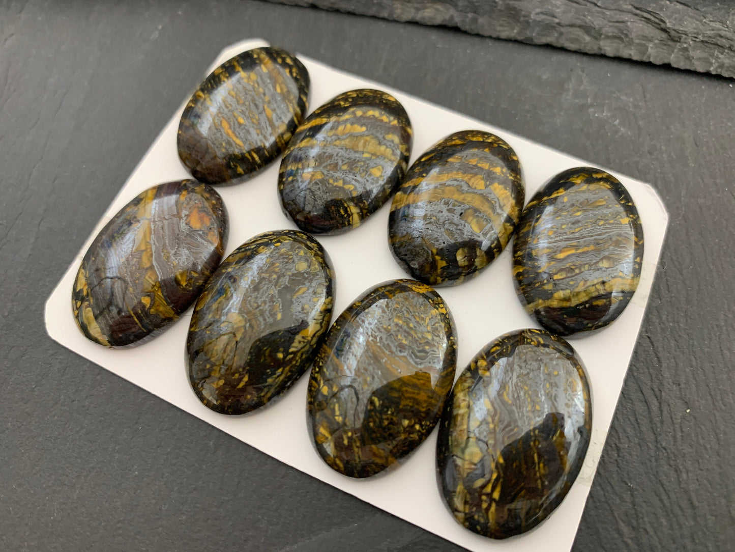 Tiger Iron oval 20x30mm cabochon - Calibrated cabochons