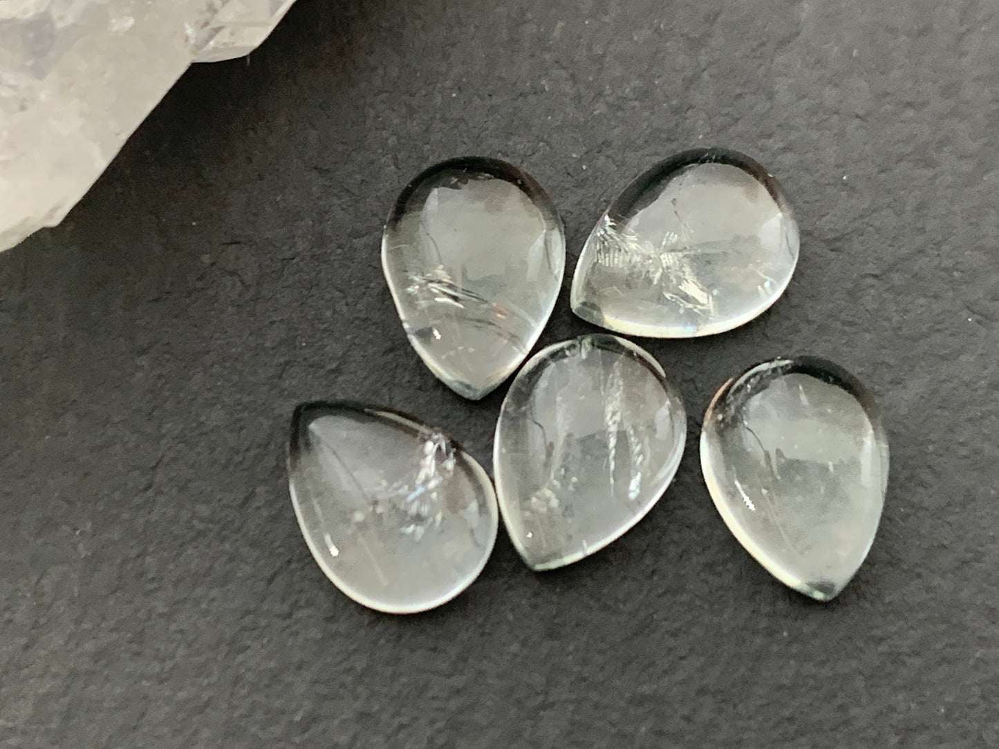 Green Amethyst pear 6x8mm cabochon - Calibrated cabochons