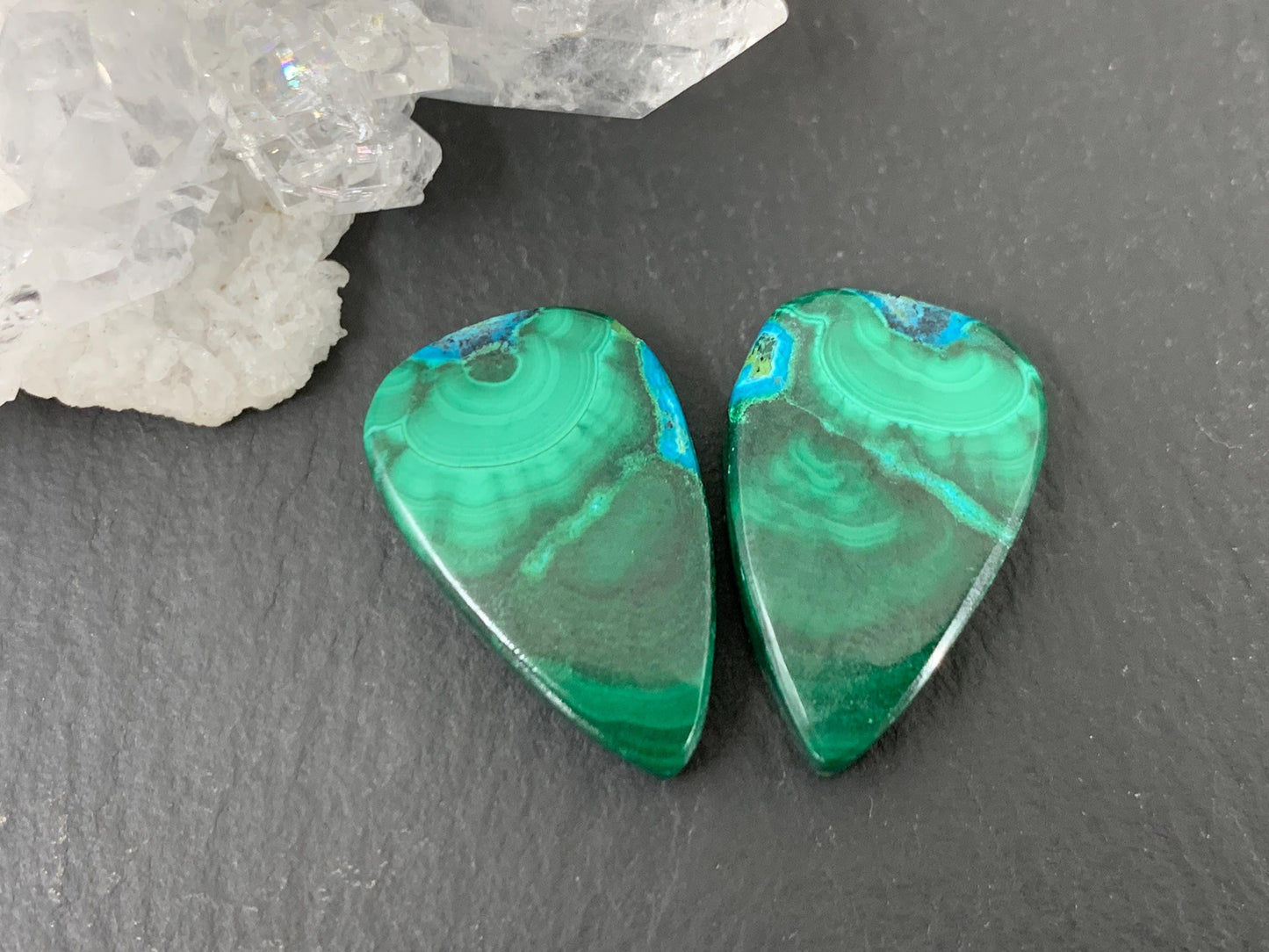 Malachite pear 12x19x5mm cabochon pair