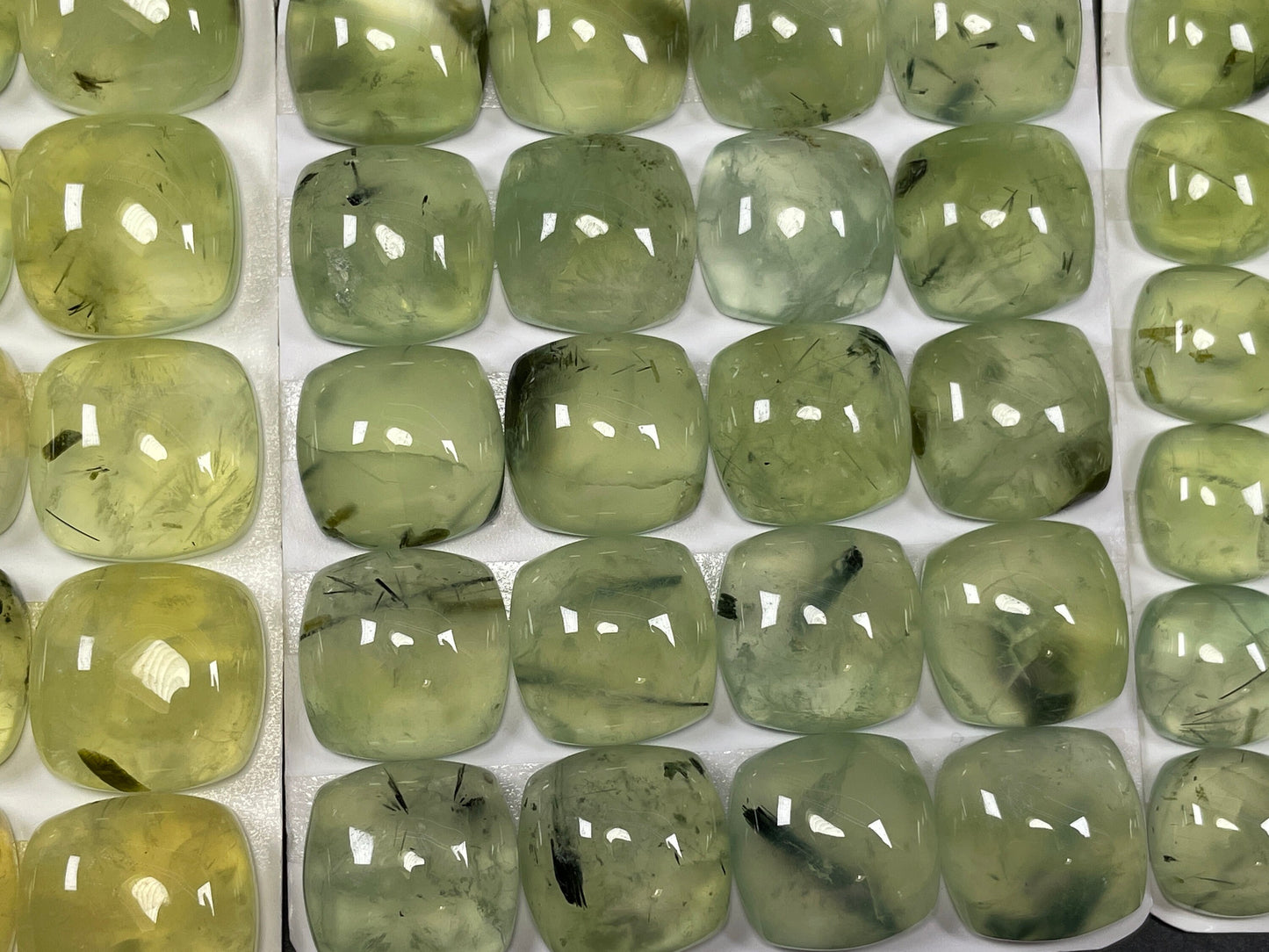 Prehnite cushion cabochon 12, 15, 16mm - Calibrated cabochons