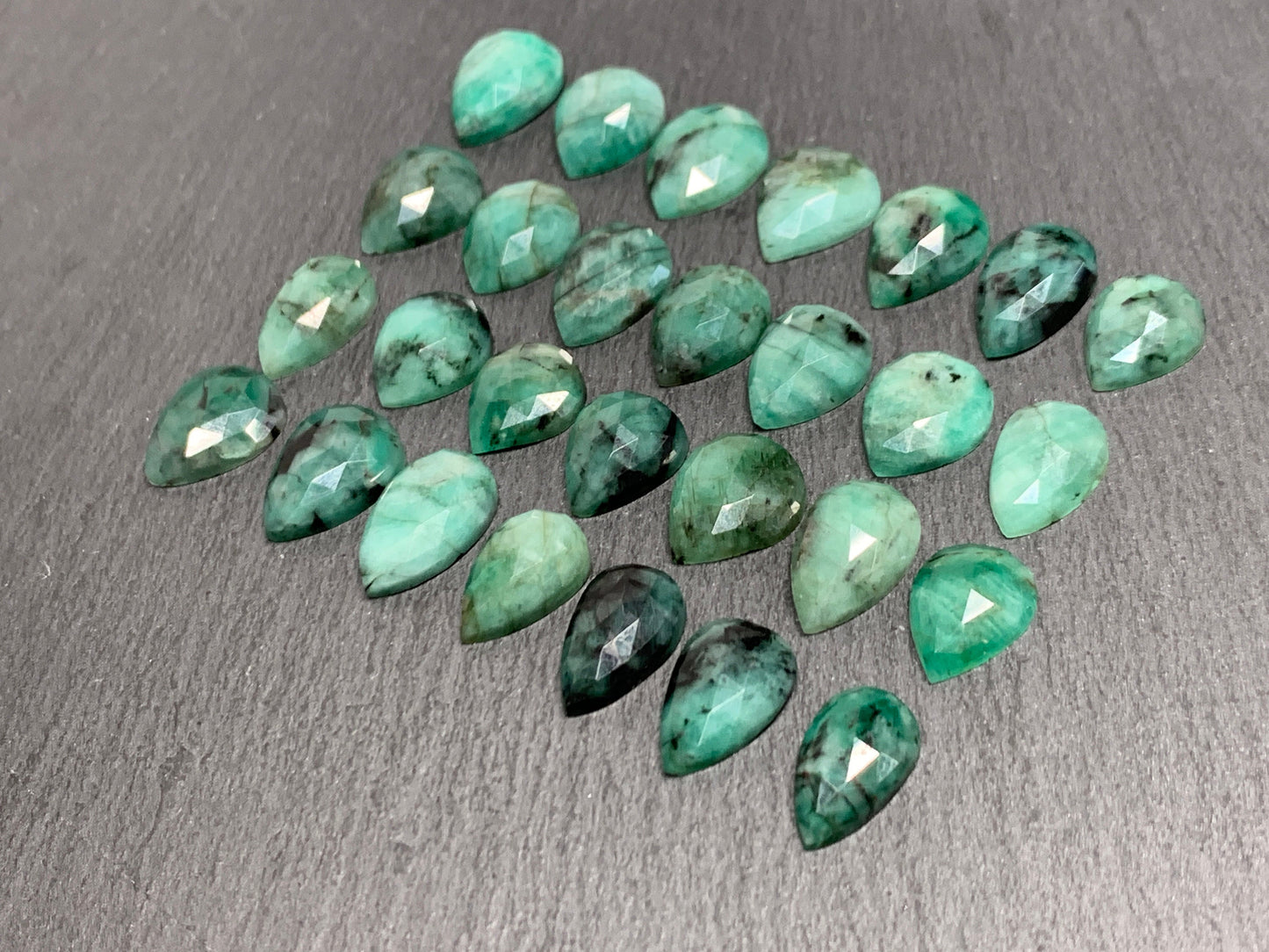 Emerald Faceted pear 12-14mm cabochon
