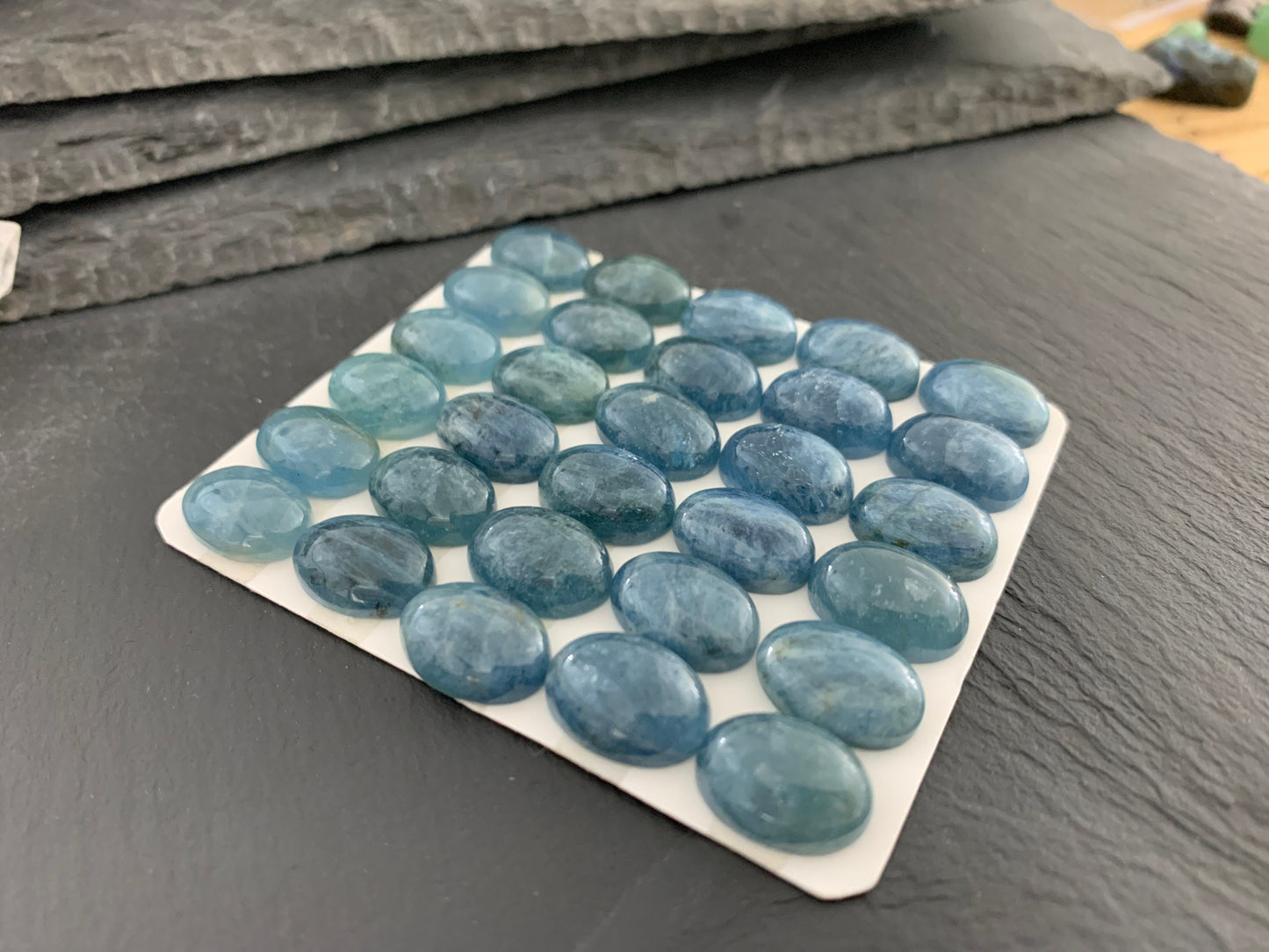 Aquamarine oval 10x14mm cabochon - Calibrated cabochons