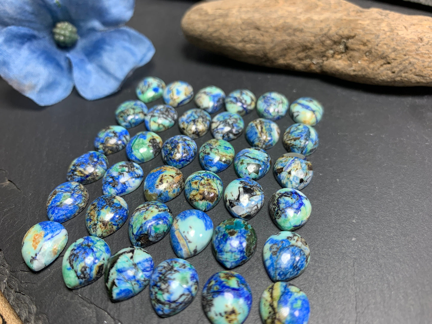 Azurite pear 10x12mm cabochon from Peru - Calibrated cabochons