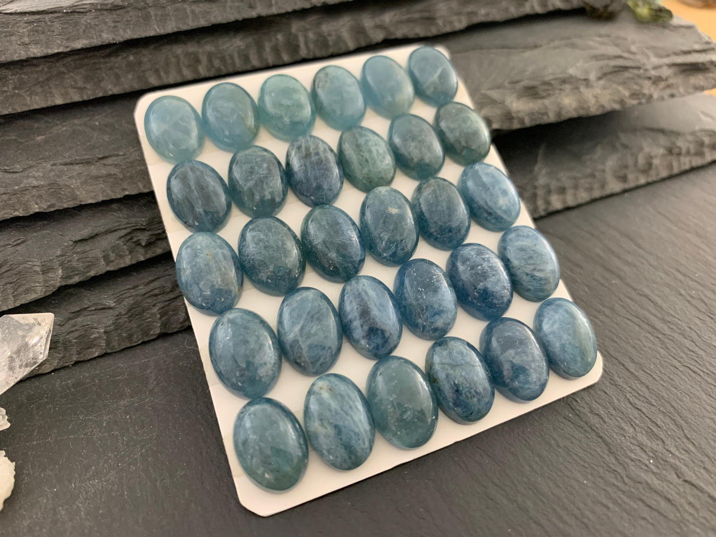 Aquamarine oval 10x14mm cabochon - Calibrated cabochons