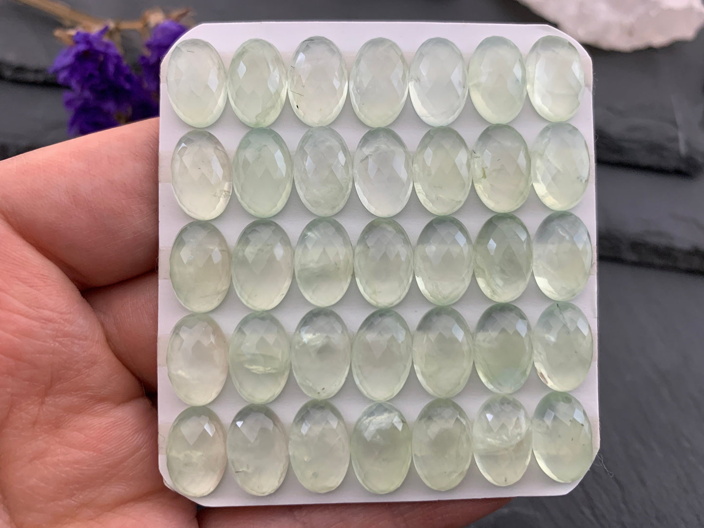 Faceted Prehnite oval 8x12mm cabochon - Calibrated cabochons