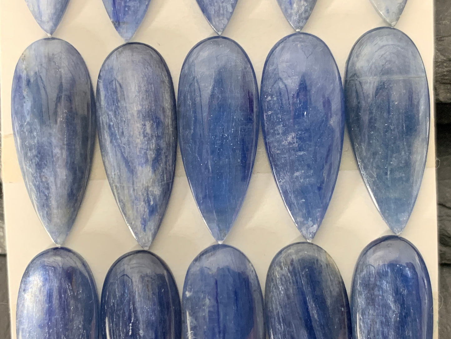 Kyanite pear 10x25mm Cabochon - Calibrated cabochons