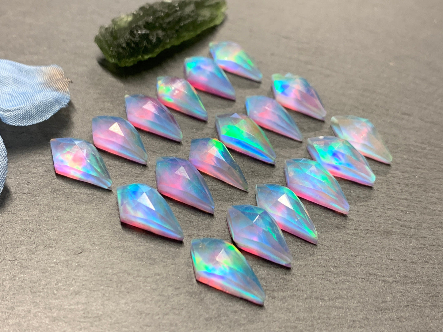 Faceted Aurora Opal kite 8x16mm cabochon - Doublet cabochons