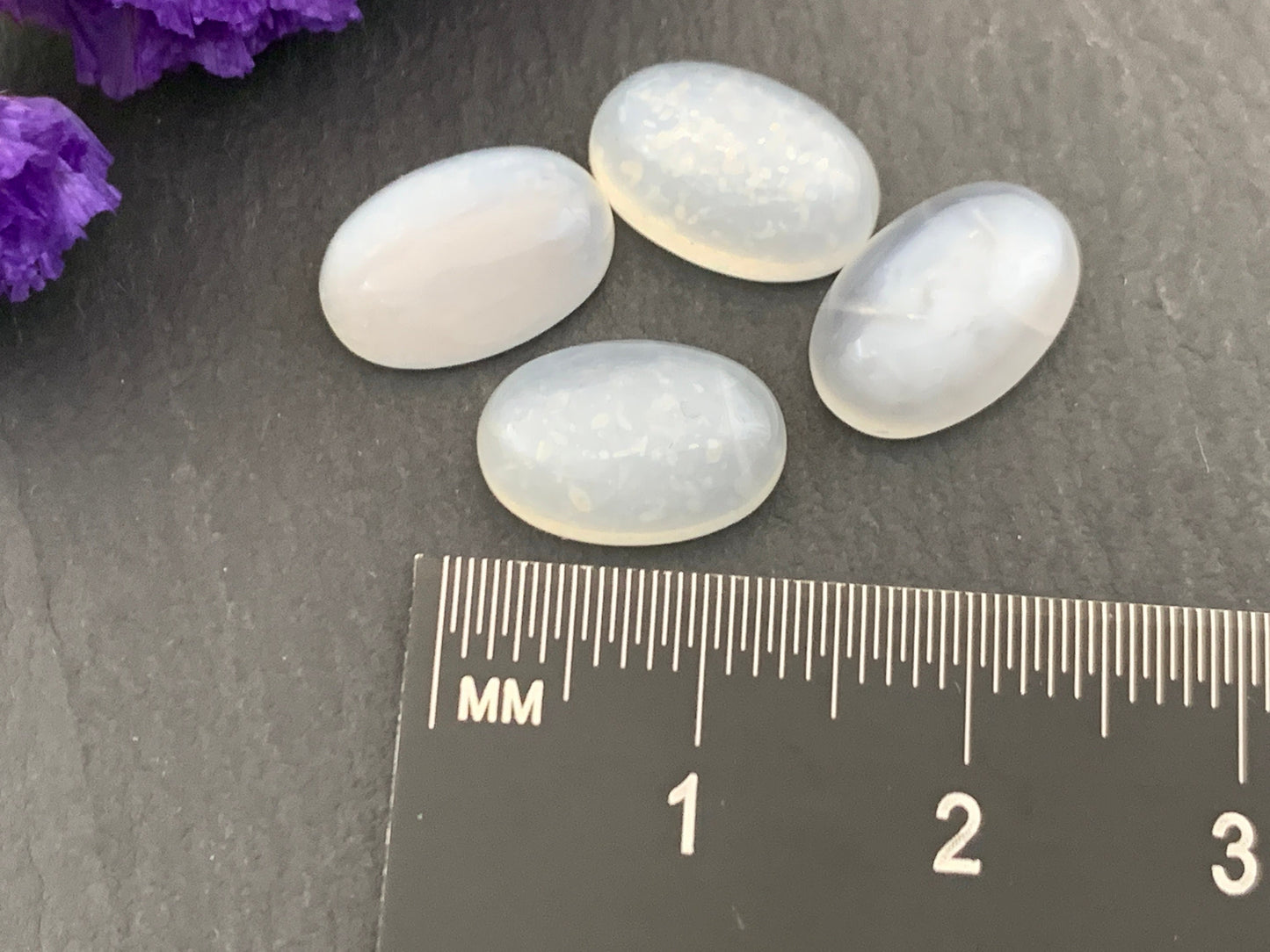 White Moonstone oval 8x12mm cabochon - Calibrated cabochons