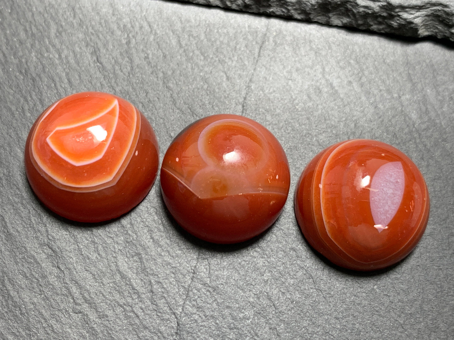 Red Agate round 20mm cabochon - Calibrated cabochons