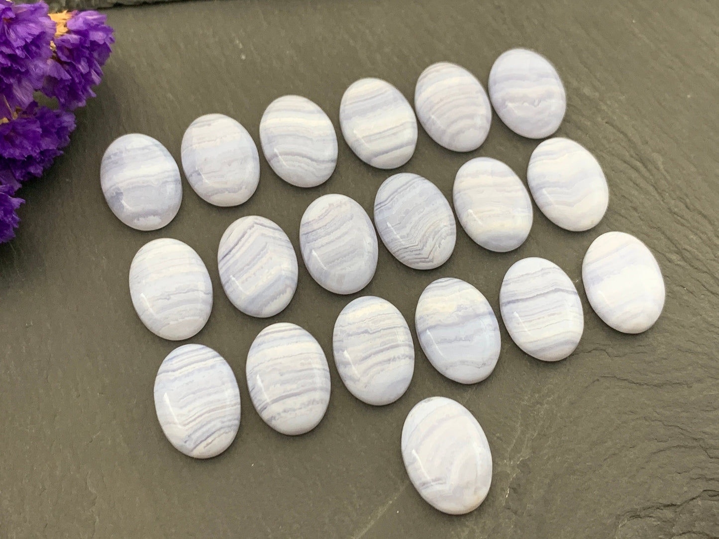 Blue Lace Agate oval 13x18mm cabochon - Calibrated cabochons