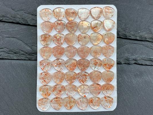 Flat Sunstone triangle 8mm cabochon - Calibrated cabochons