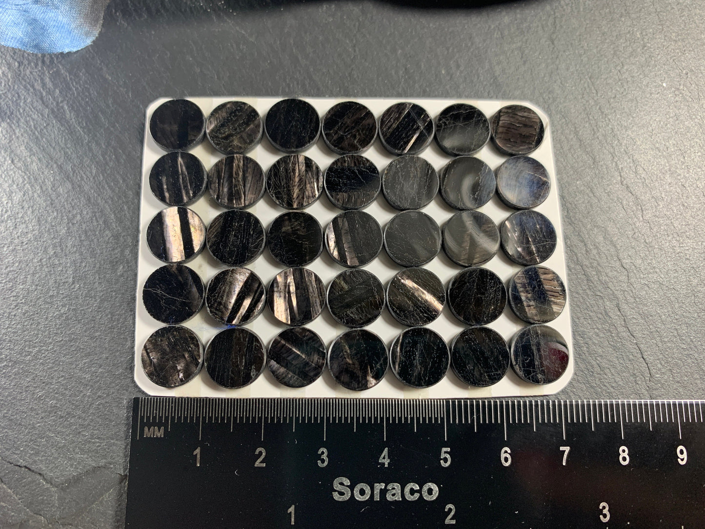 Flat Hypersthene round 10mm cabochon - Calibrated cabochons