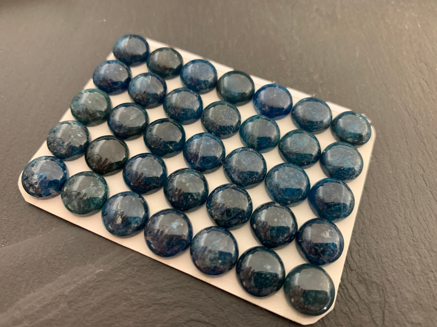 Blue Apatite round 10mm cabochon - Calibrated cabochons