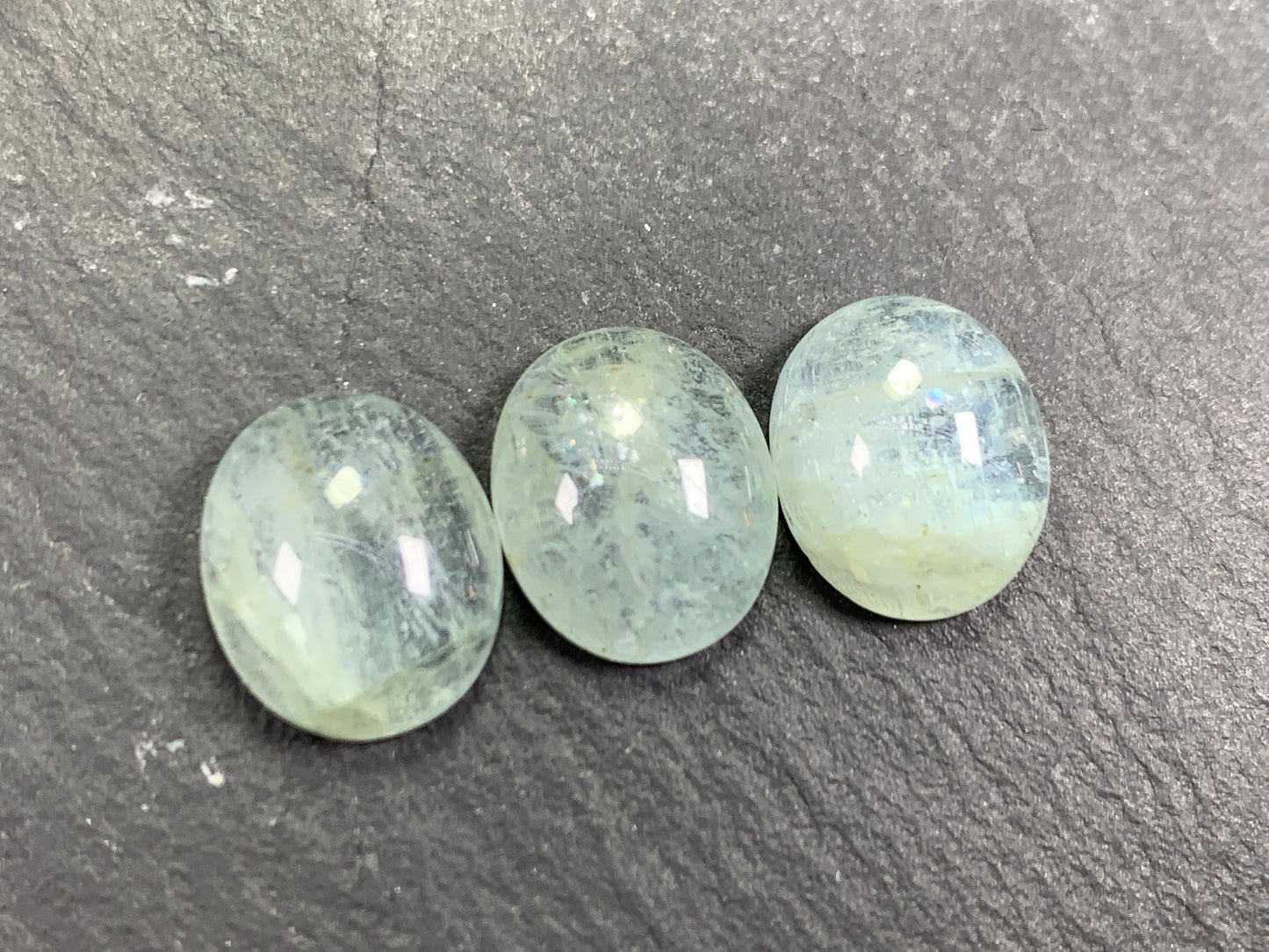 Aquamarine oval 10x12mm cabochon - Calibrated Cabochons