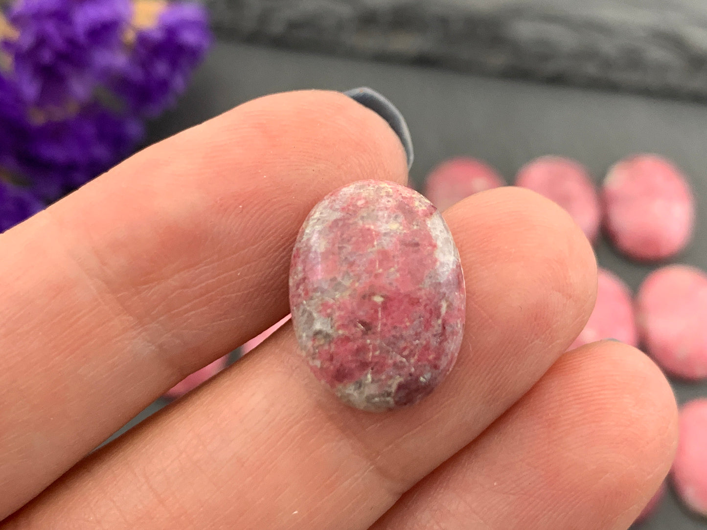 Thulite (Rosaline Zoisite) oval 12x16mm cabochon