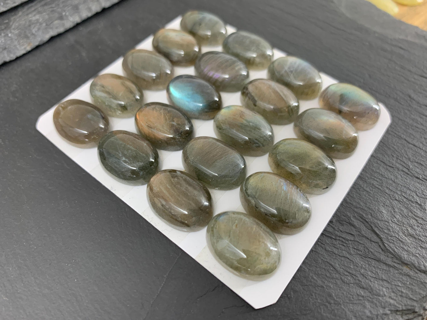 Labradorite oval 13x18mm cabochon - Calibrated cabochons