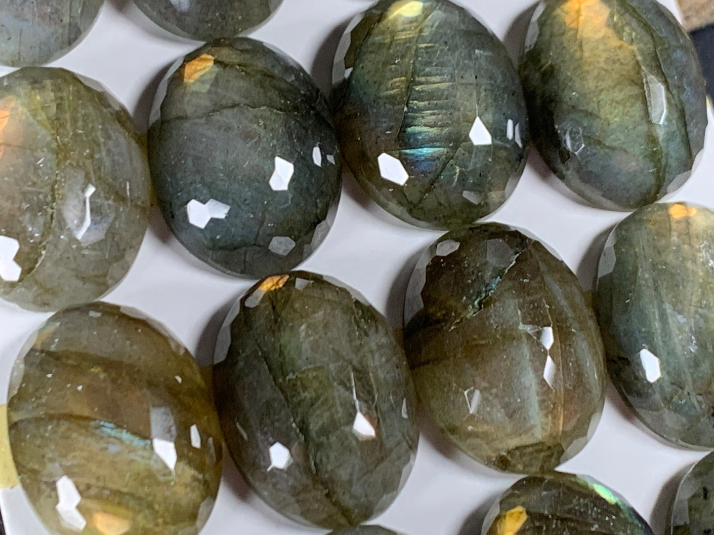 Faceted Labradorite oval 15x20mm cabochon - Calibrated cabochons