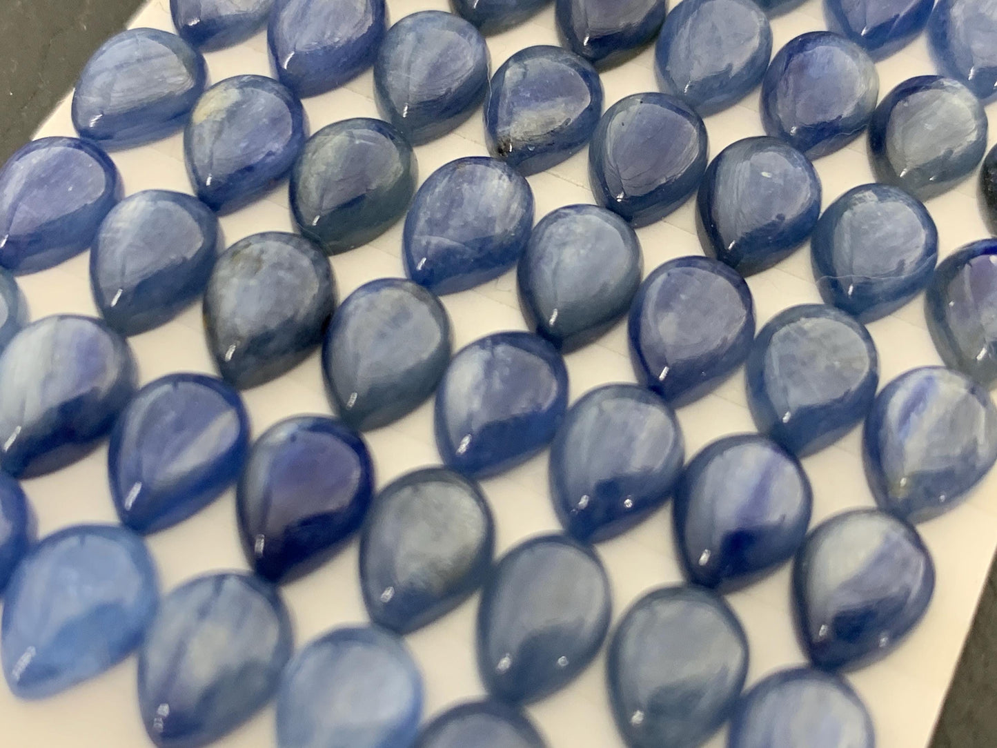 Kyanite pear 6x8mm cabochon