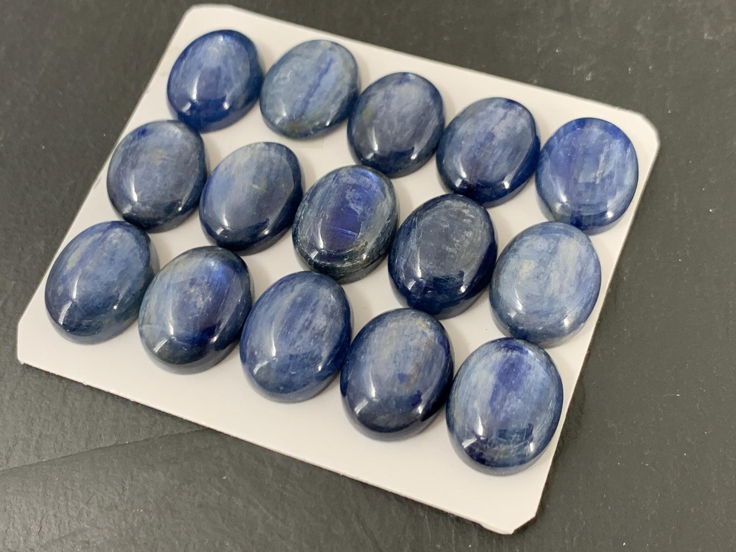 Kyanite oval 13x17mm cabochon - Calibrated cabochons